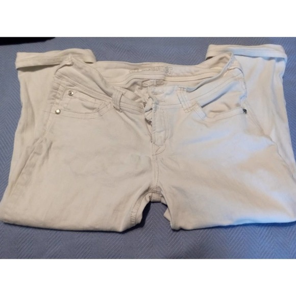 Wallflower Capri Jeans Women's Size 11 White Rhinestone Regular Fit ( AD5) - Picture 1 of 4